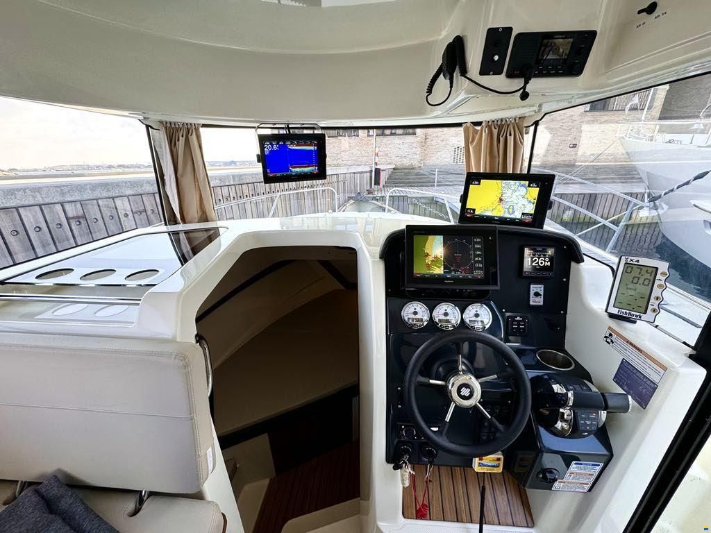Quicksilver 905 pilothouse (twin 225)