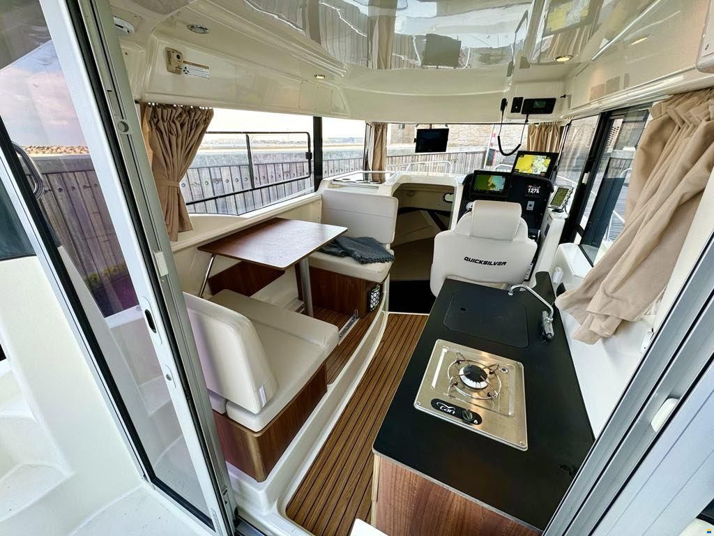 Quicksilver 905 pilothouse (twin 225)