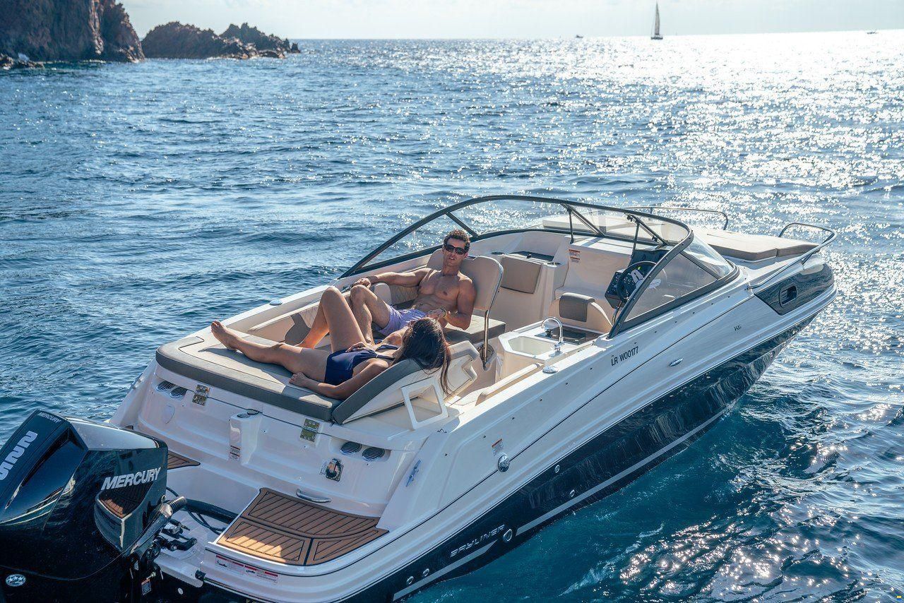 Bayliner VR6 CUDDY OUTBOARD