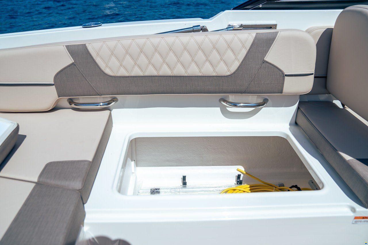 Bayliner VR6 CUDDY OUTBOARD