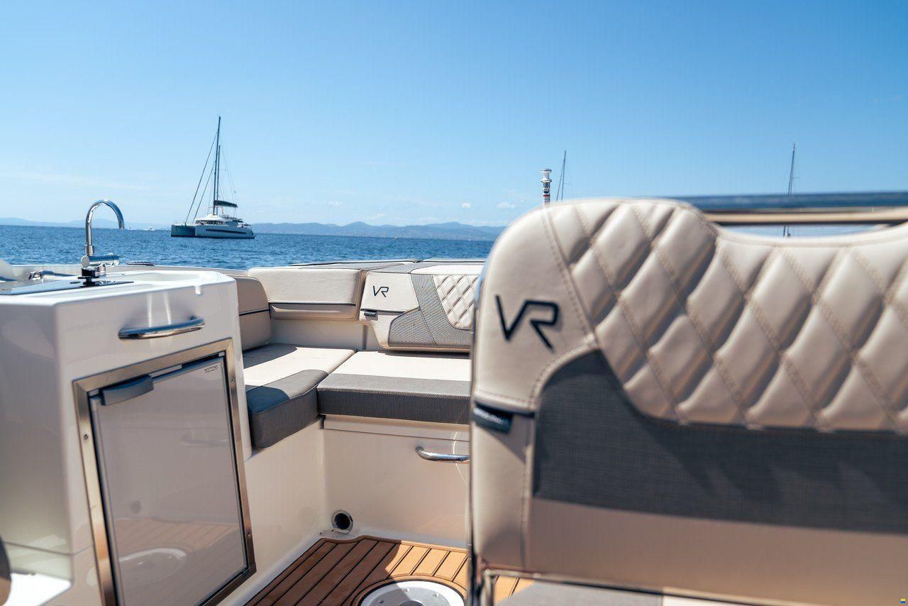 Bayliner VR6 CUDDY OUTBOARD