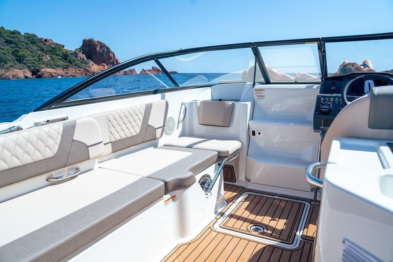 Bayliner VR6 CUDDY OUTBOARD