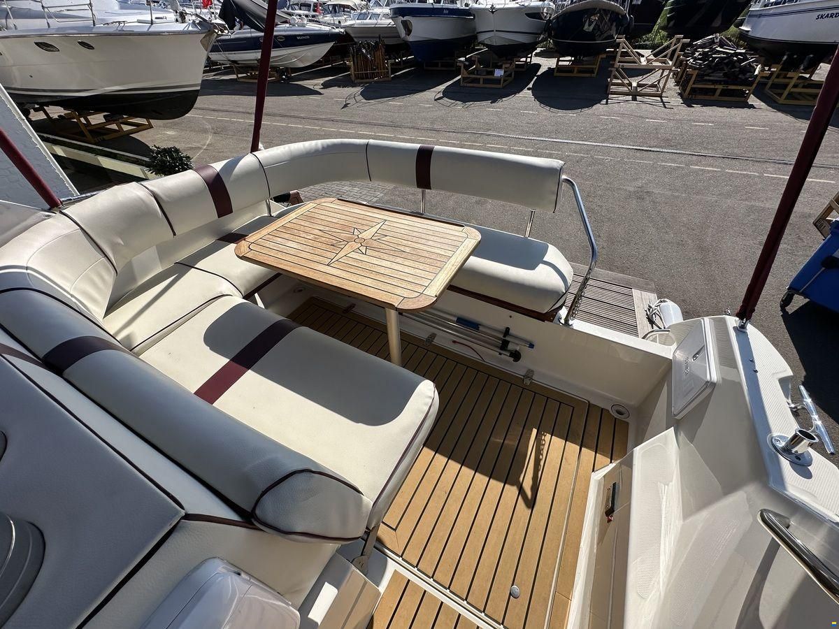 Maxum 2300