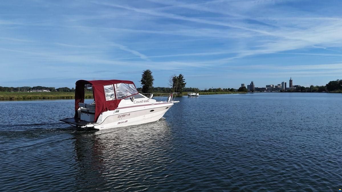 Maxum 2300