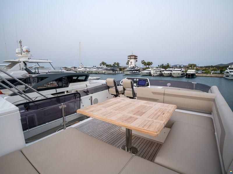 Sunseeker 74 Sport Yacht