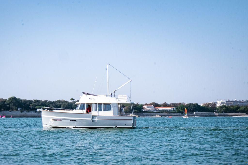 Rh&eacute;a 34 Trawler
