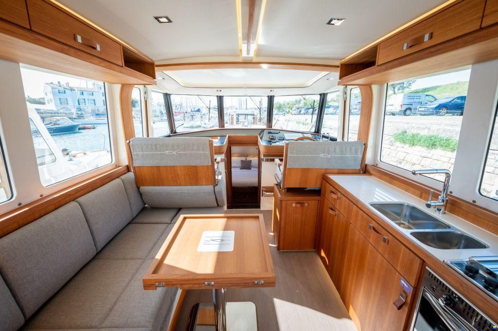 Rh&eacute;a 34 Trawler
