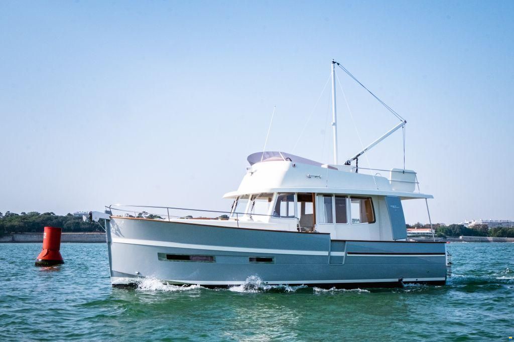 Rh&eacute;a 34 Trawler
