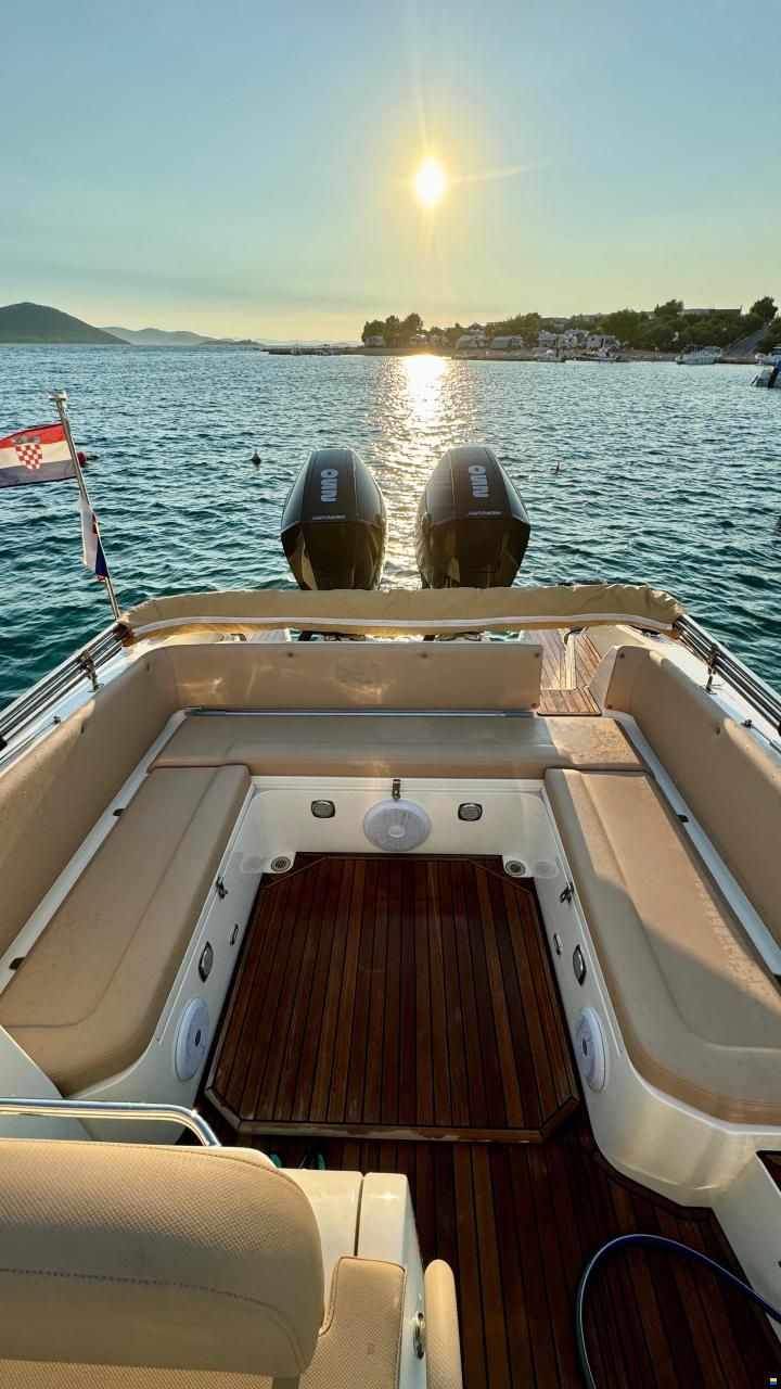 Nuova Jolly Prince 33 Sport Cabin