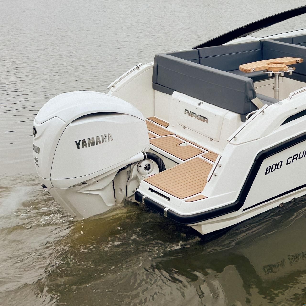Parker 800 Cruiser