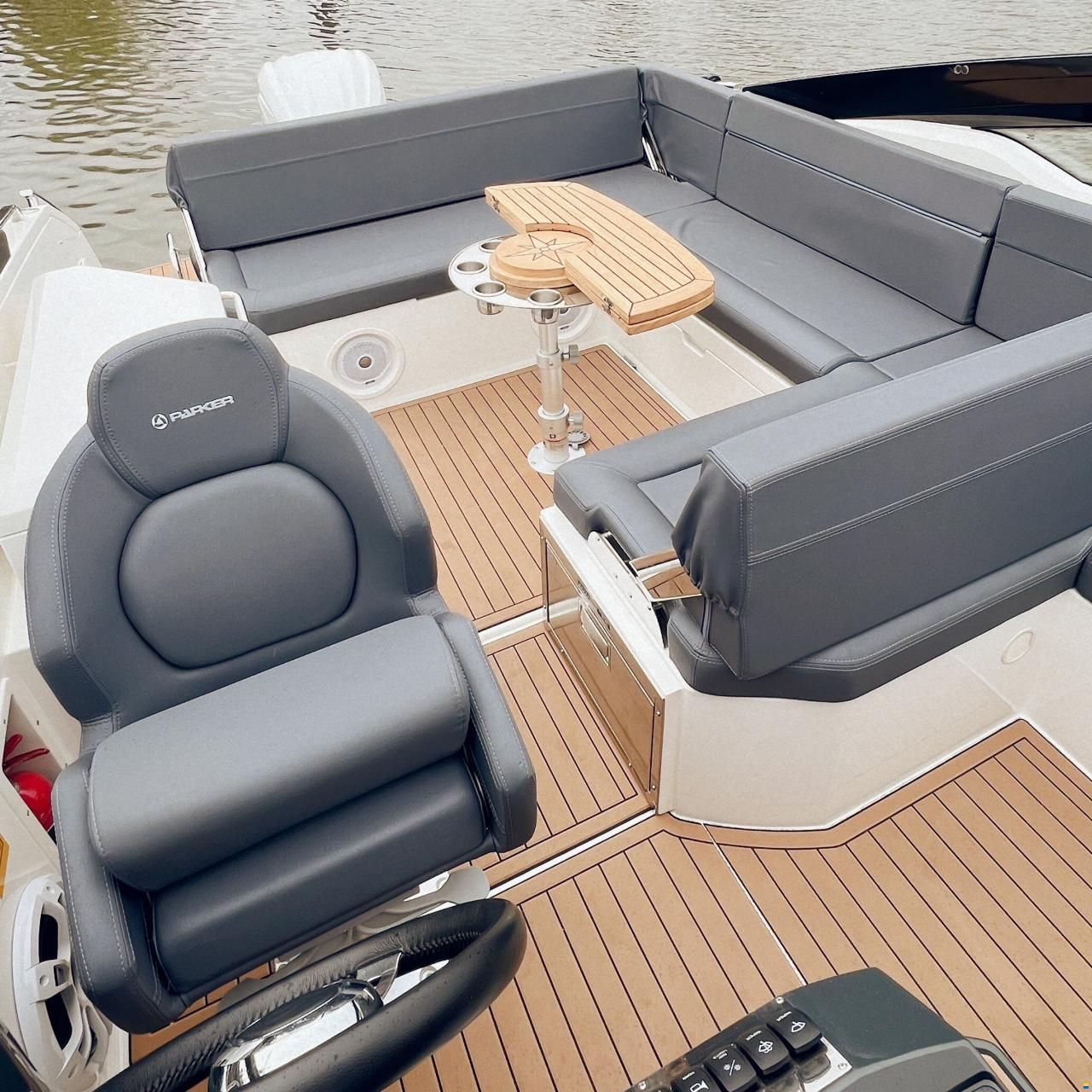 Parker 800 Cruiser