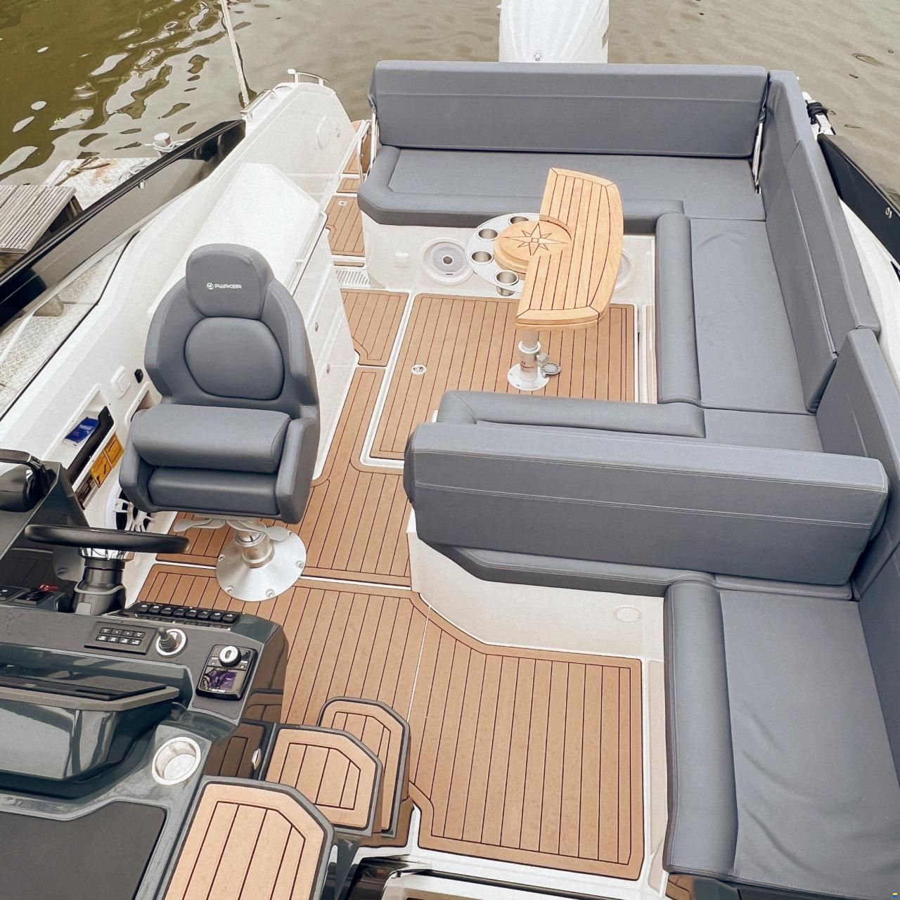 Parker 800 Cruiser