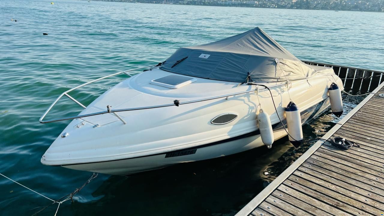 Rinker 212 Festiva Cuddy