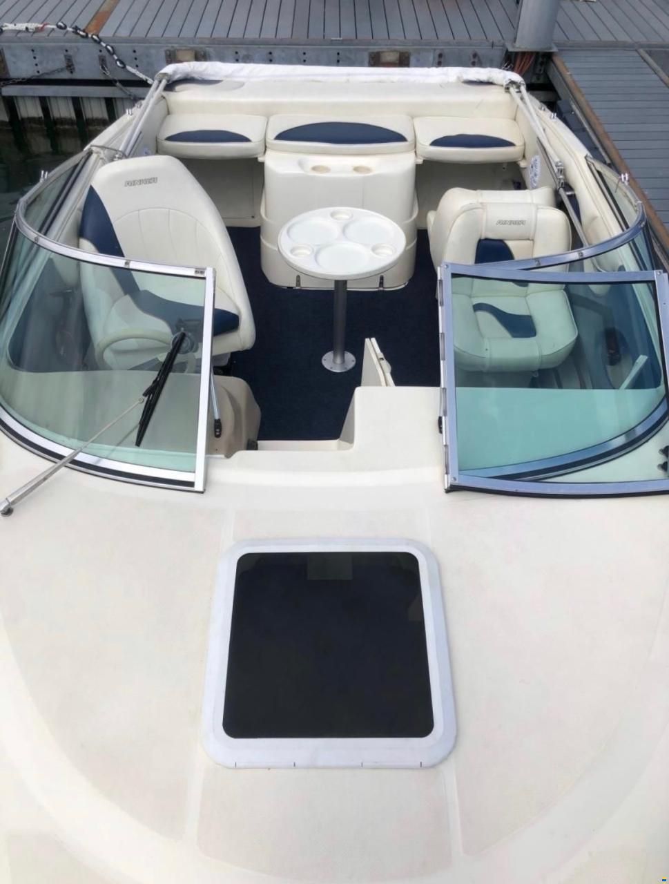 Rinker 212 Festiva Cuddy