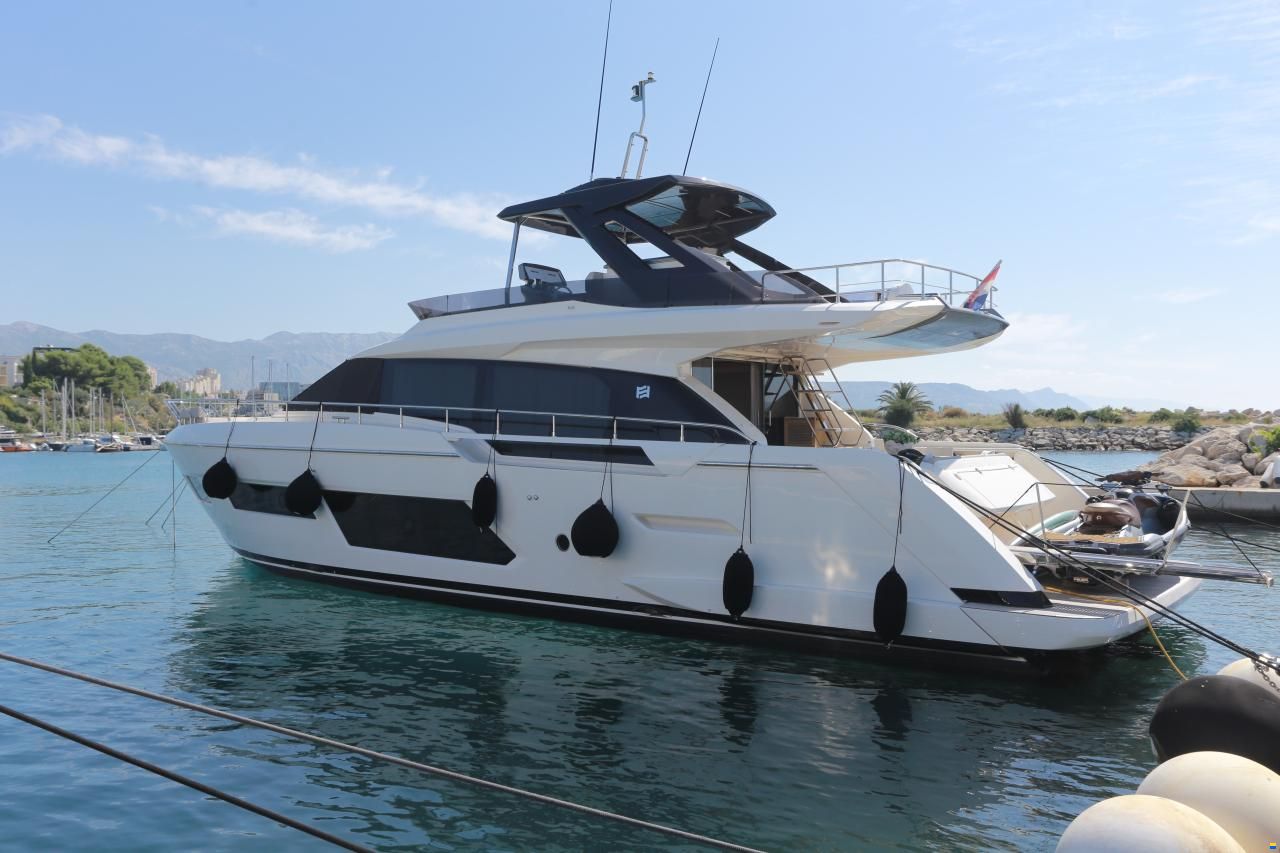 Ferretti 670