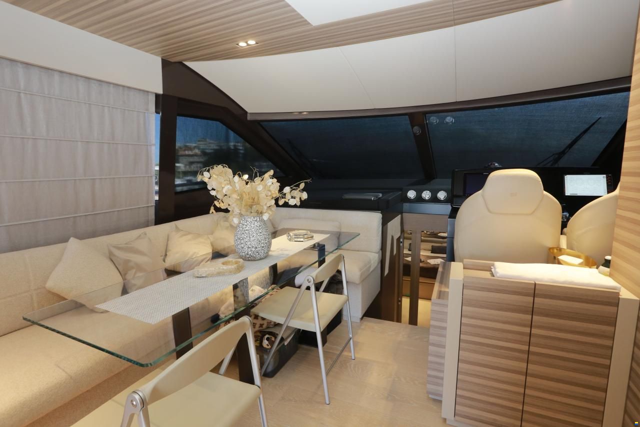 Ferretti 670