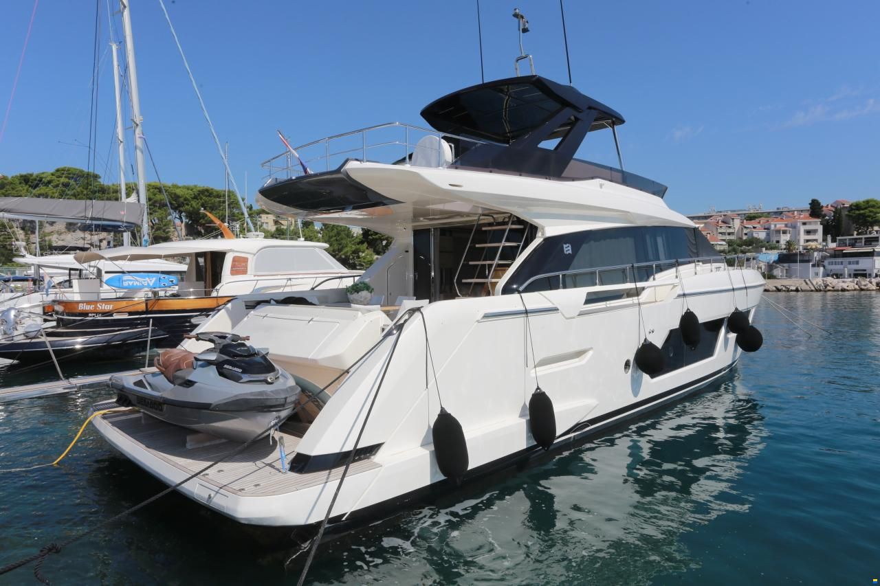 Ferretti 670