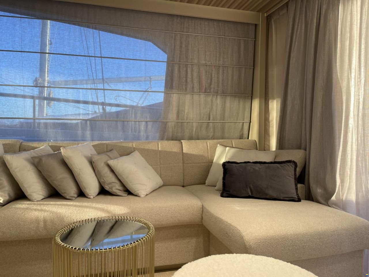 Ferretti 670