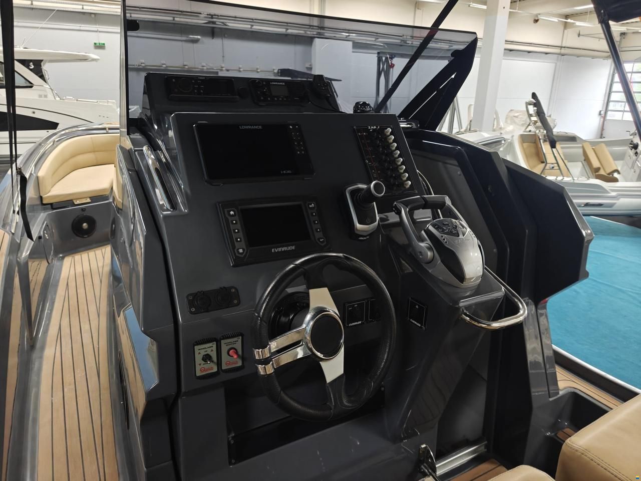 ZAR Formenti ZAR 95SL mit 2x300 Evinrude