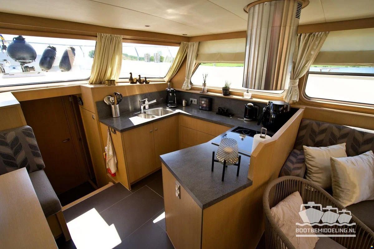 Euroship 1900 Pilothouse