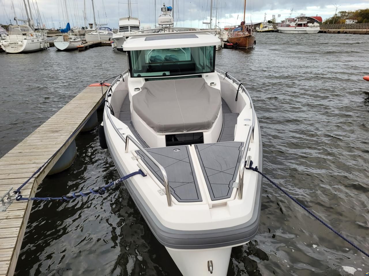 Axopar 37 Cabin