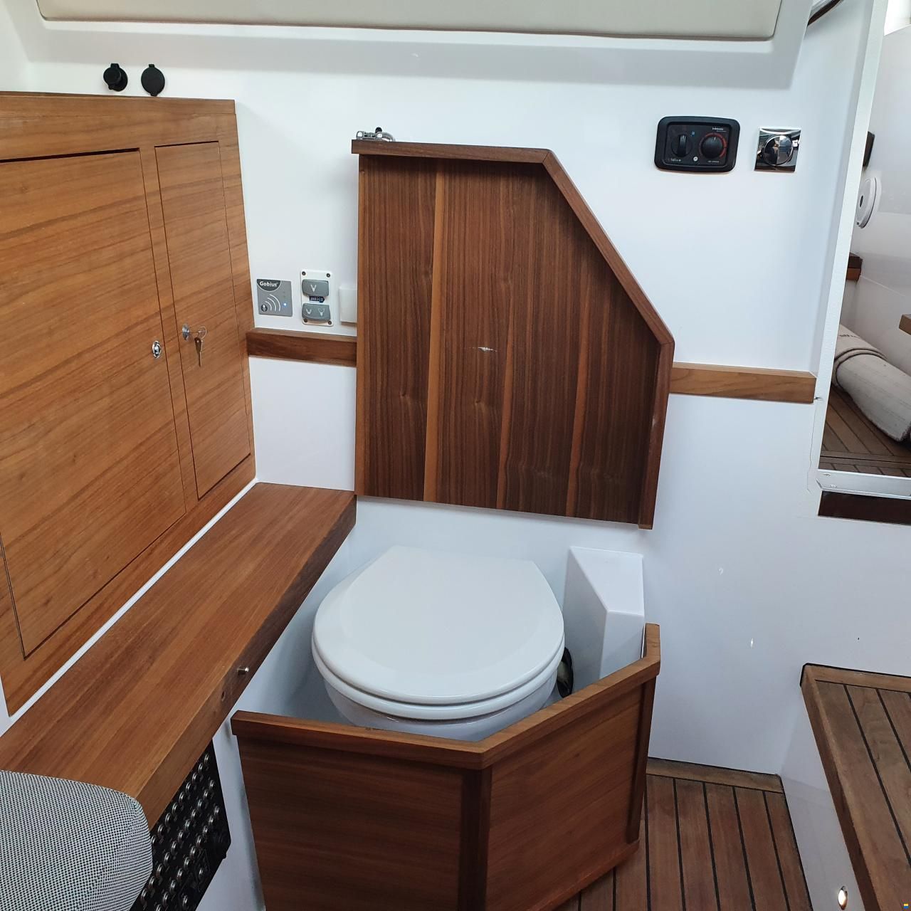 Axopar 37 Cabin