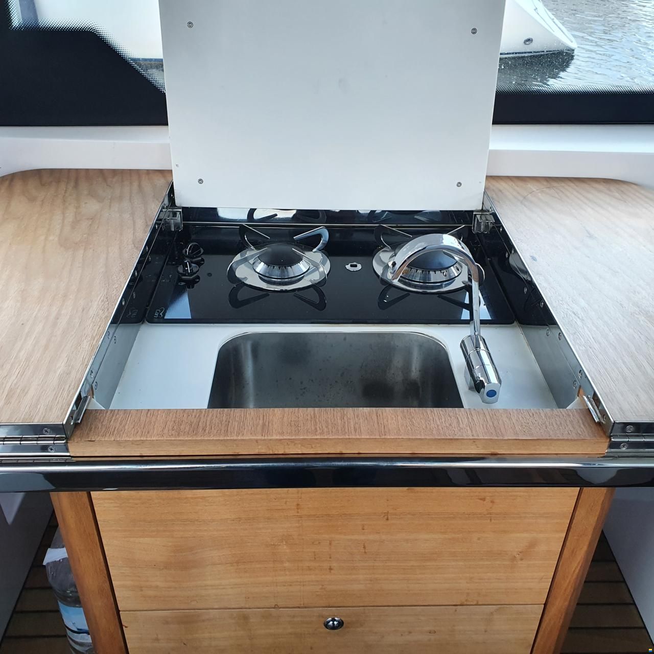 Axopar 37 Cabin