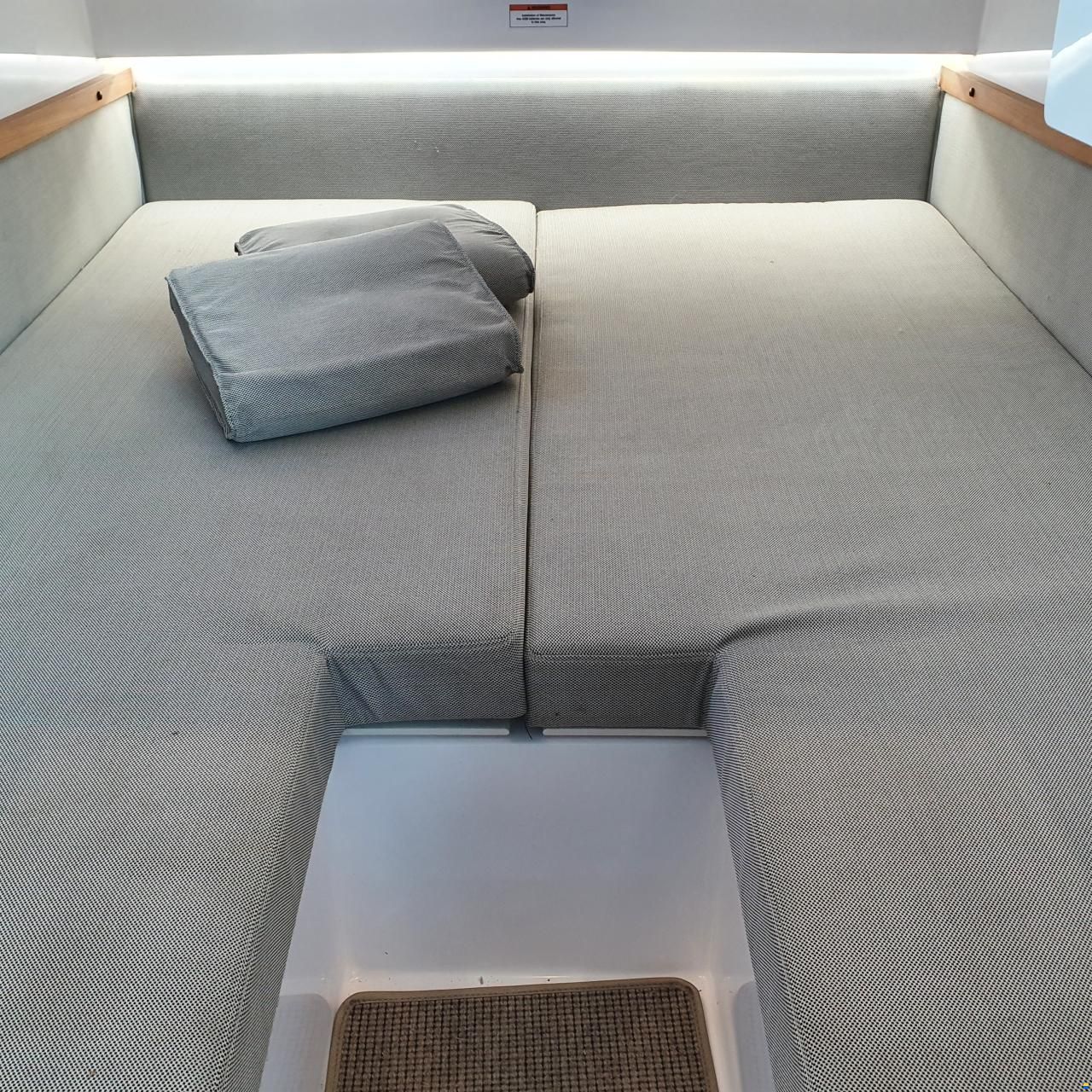 Axopar 37 Cabin