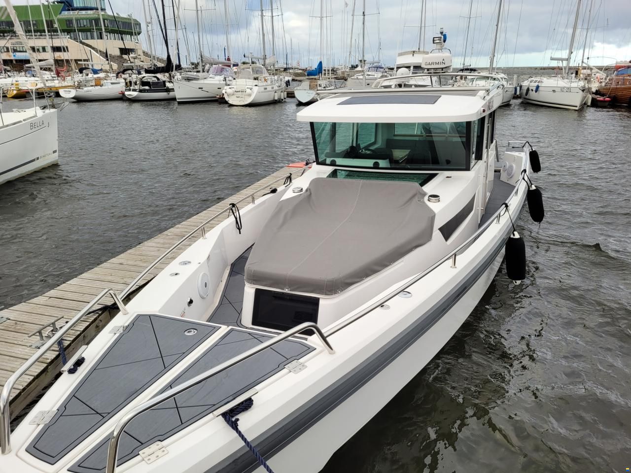 Axopar 37 Cabin