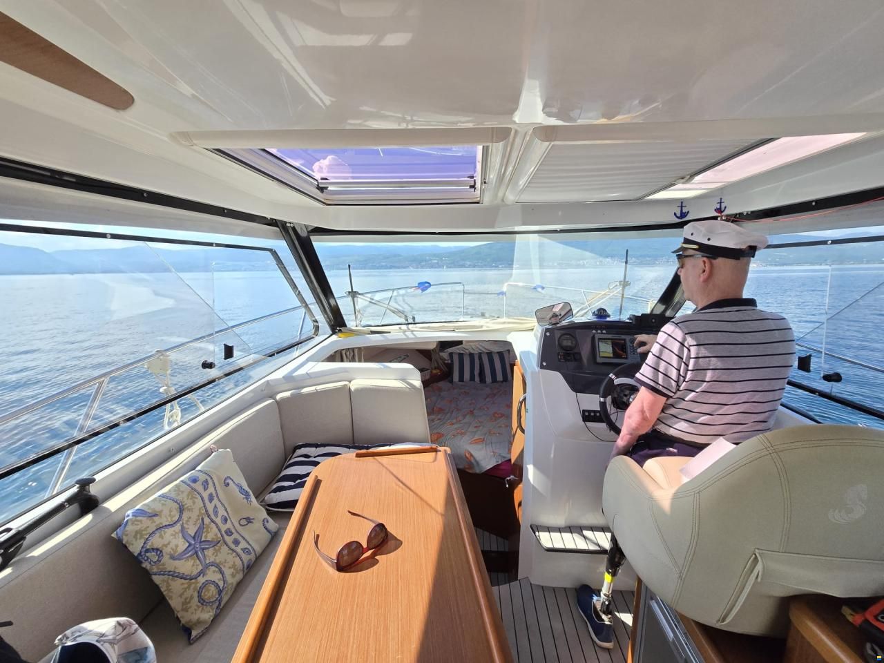 Beneteau Antares 880