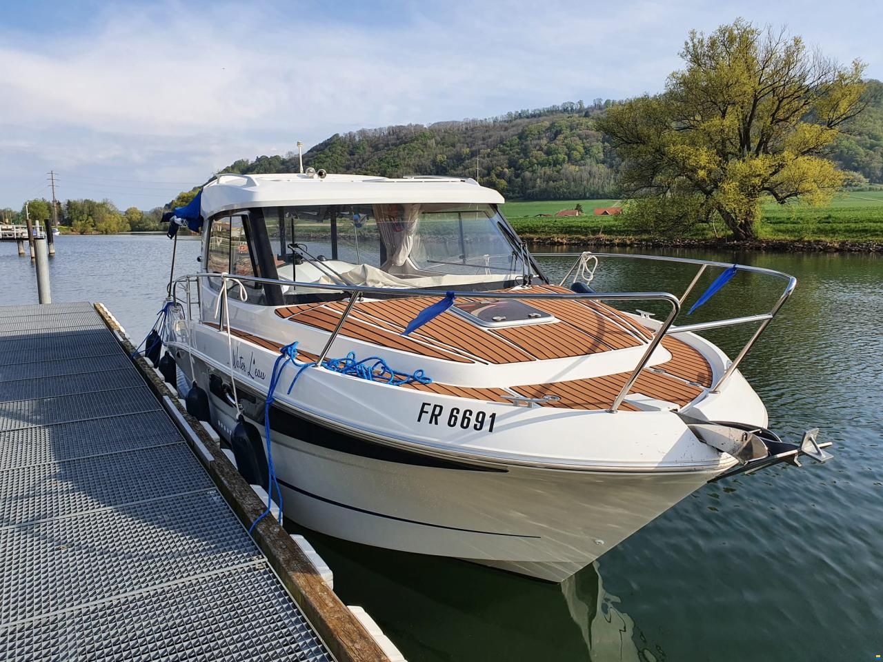 Beneteau Antares 880