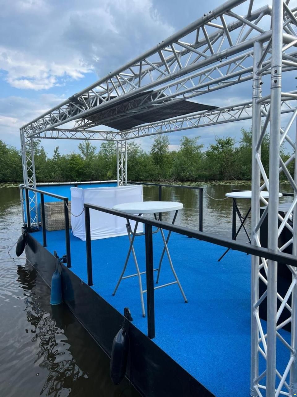 Partyboot Staal Pontoon