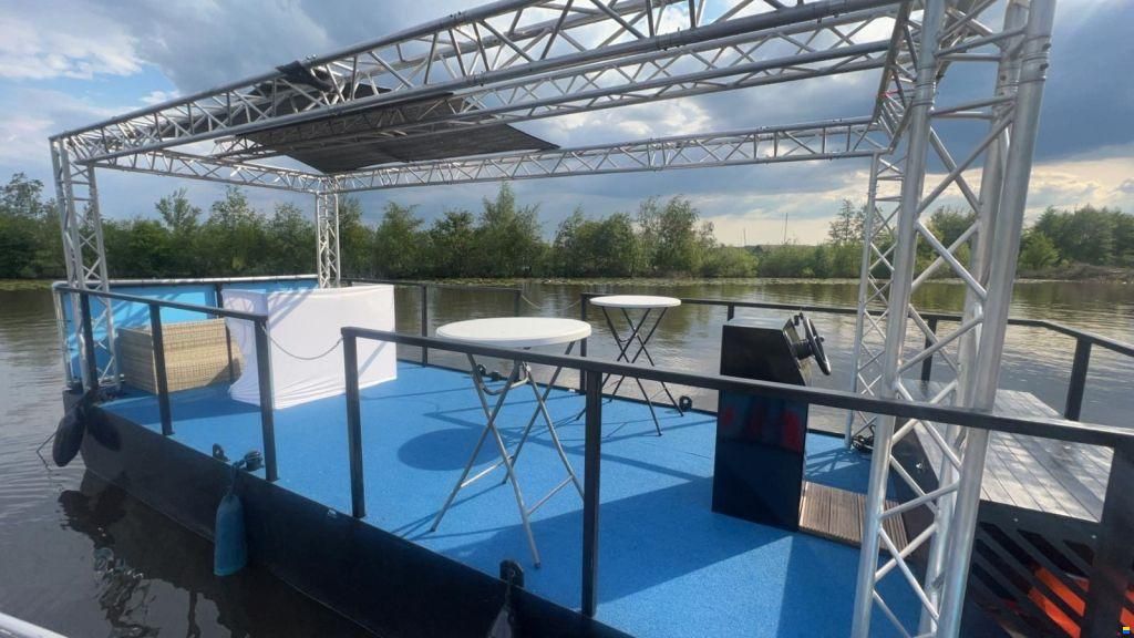 Partyboot Staal Pontoon