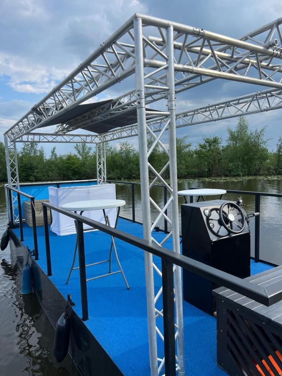 Partyboot Staal Pontoon