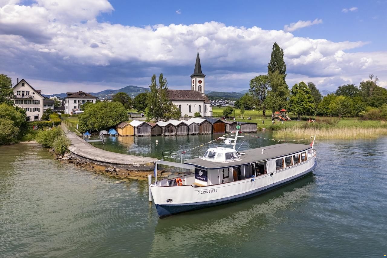 Portier Fahrgastschiff mit Bootplatz