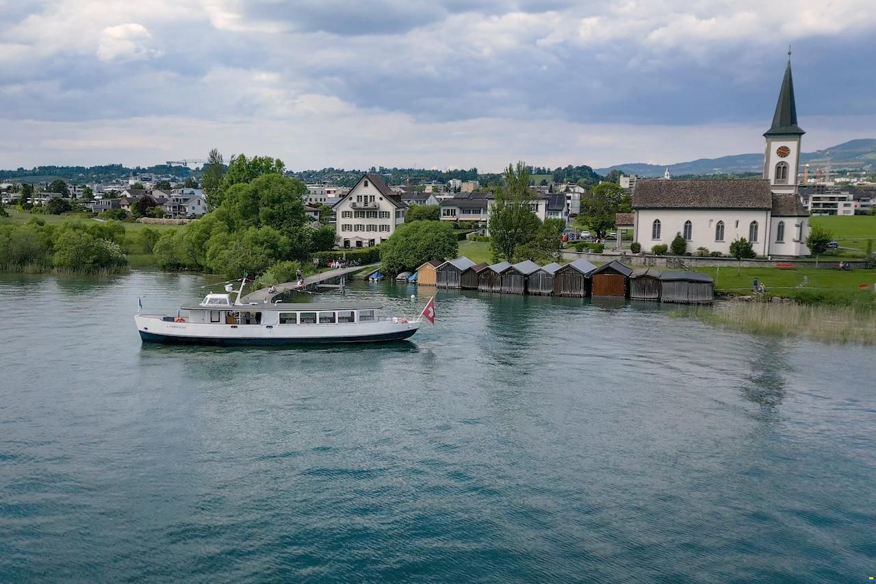 Portier Fahrgastschiff mit Bootplatz