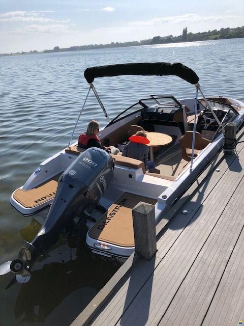 Glastron GT 200 &ndash; Med Yamaha 200 HK &ndash; Kl