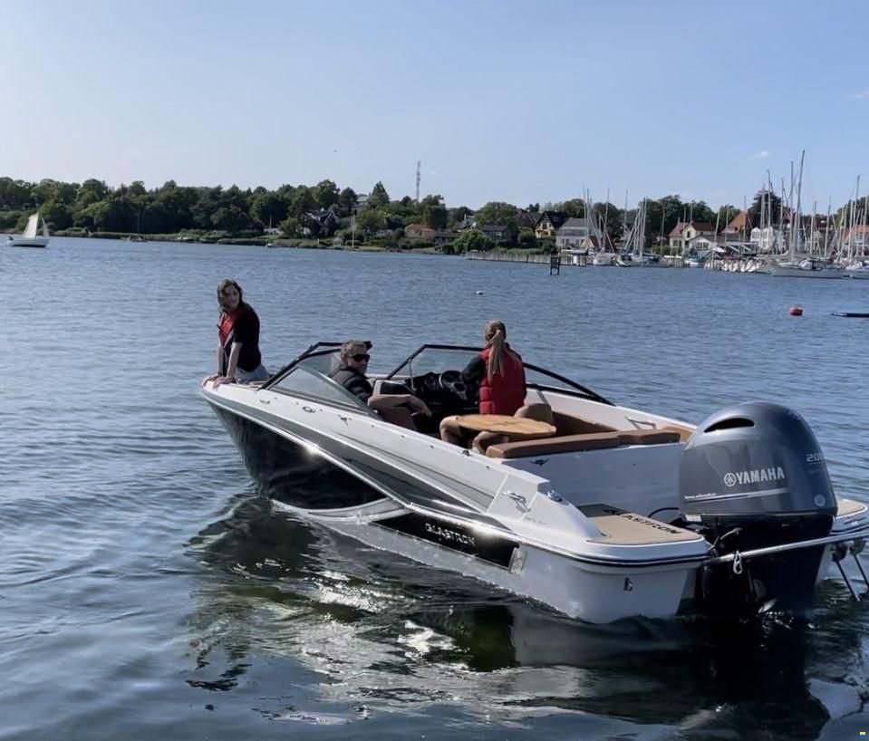 Glastron GT 200 &ndash; Med Yamaha 200 HK &ndash; Kl