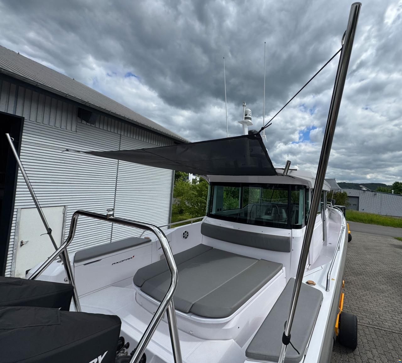 Axopar 37 Cross Cabin