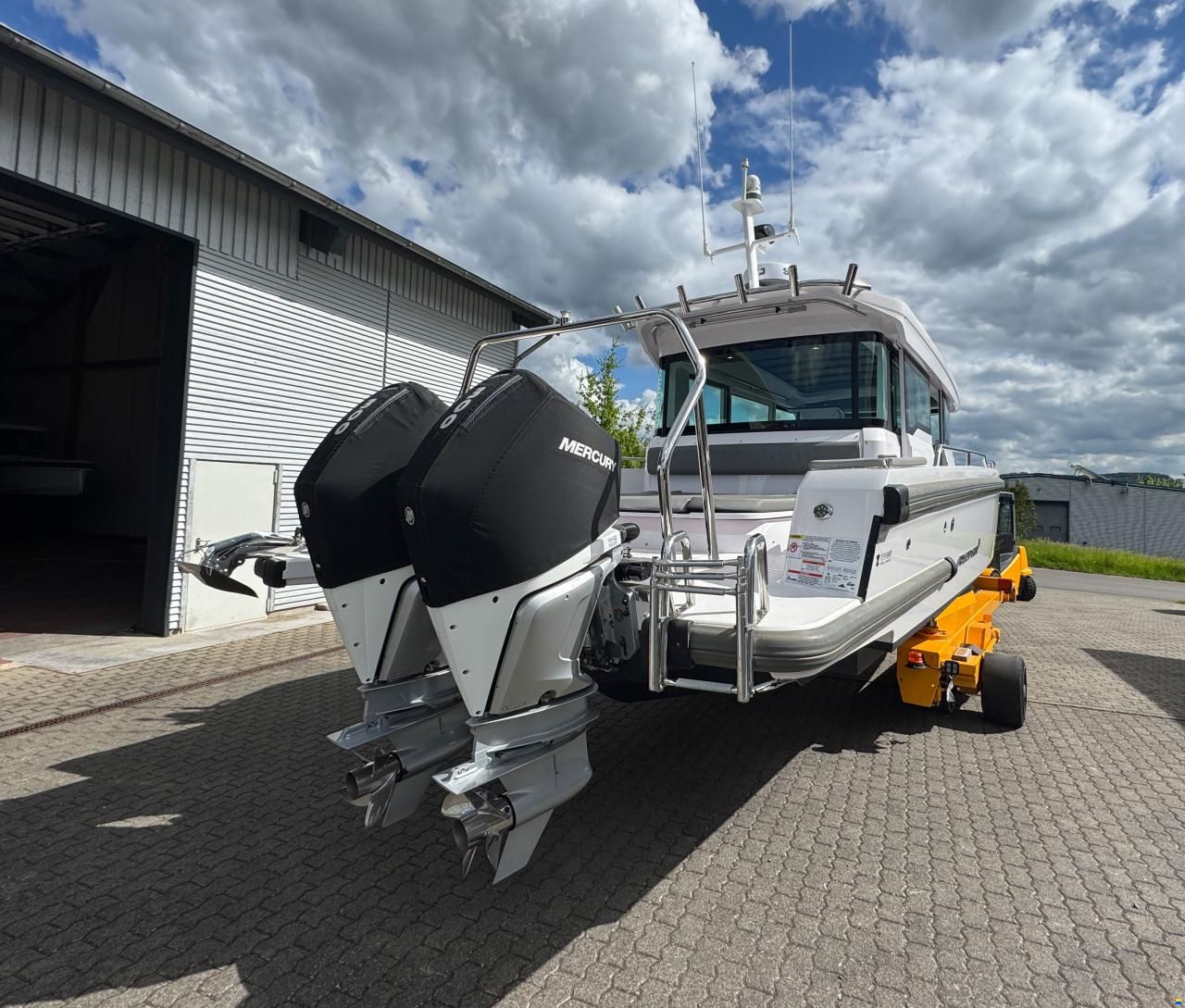 Axopar 37 Cross Cabin