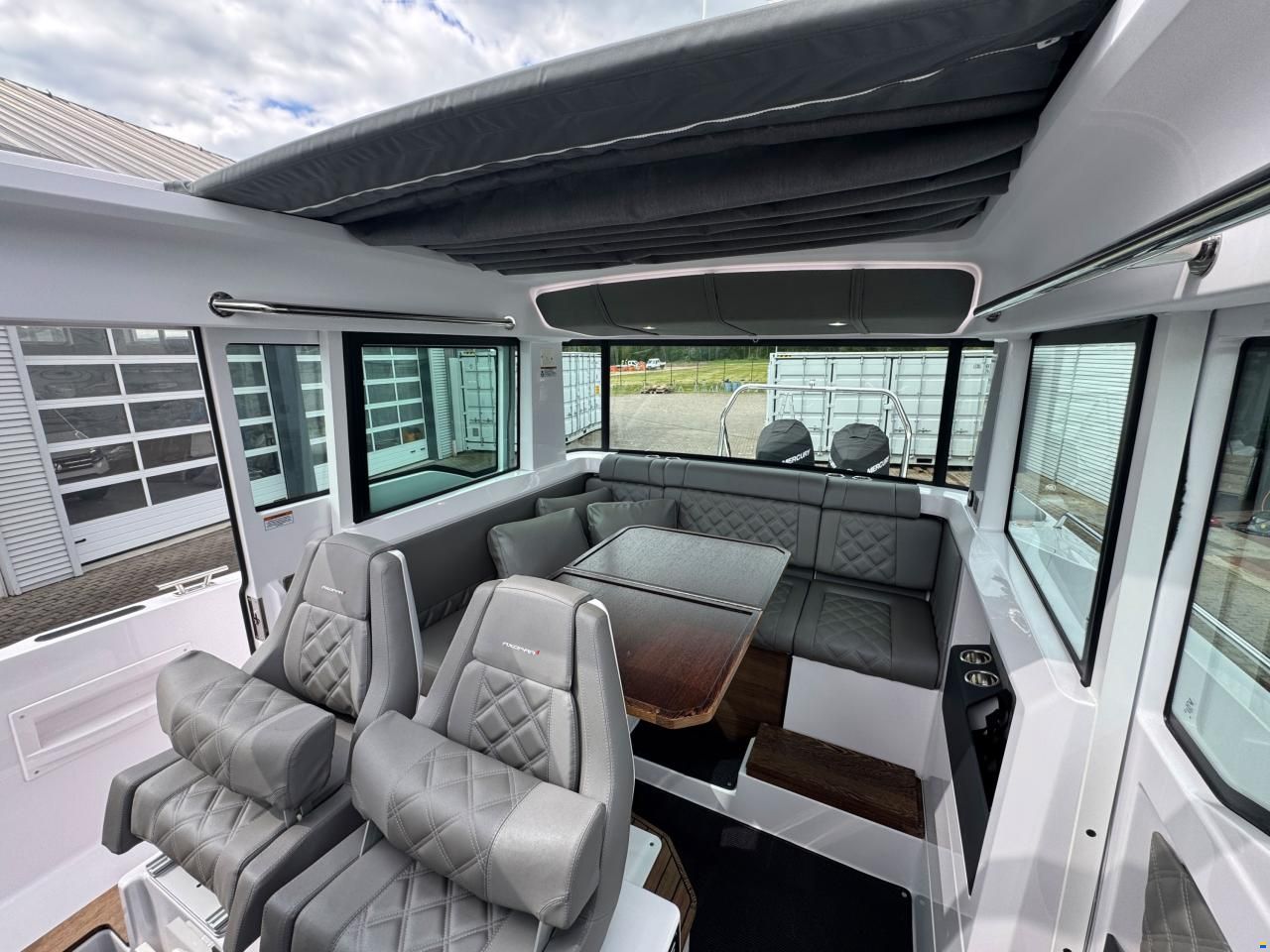 Axopar 37 Cross Cabin