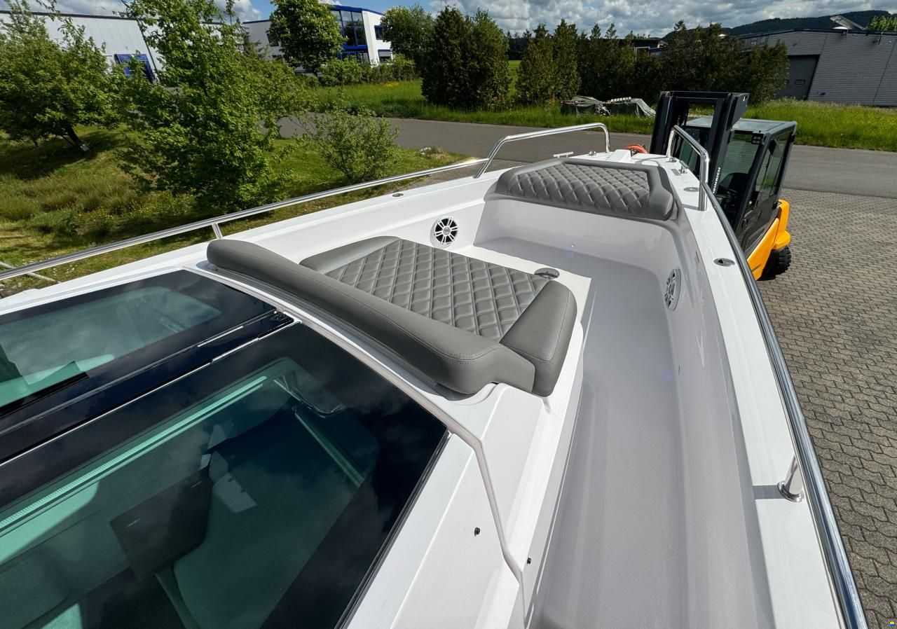 Axopar 37 Cross Cabin