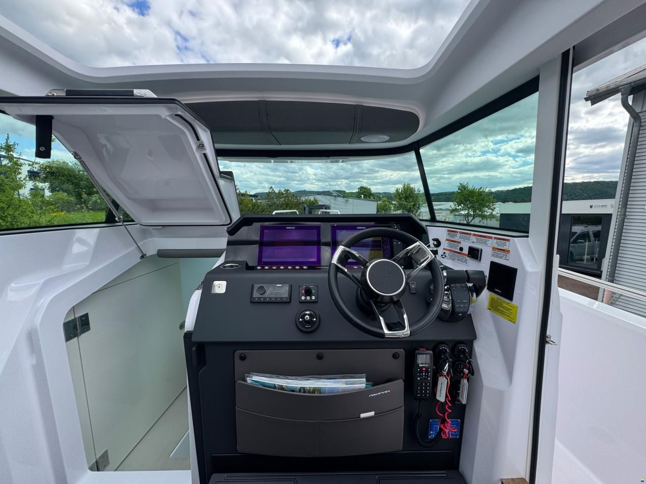 Axopar 37 Cross Cabin