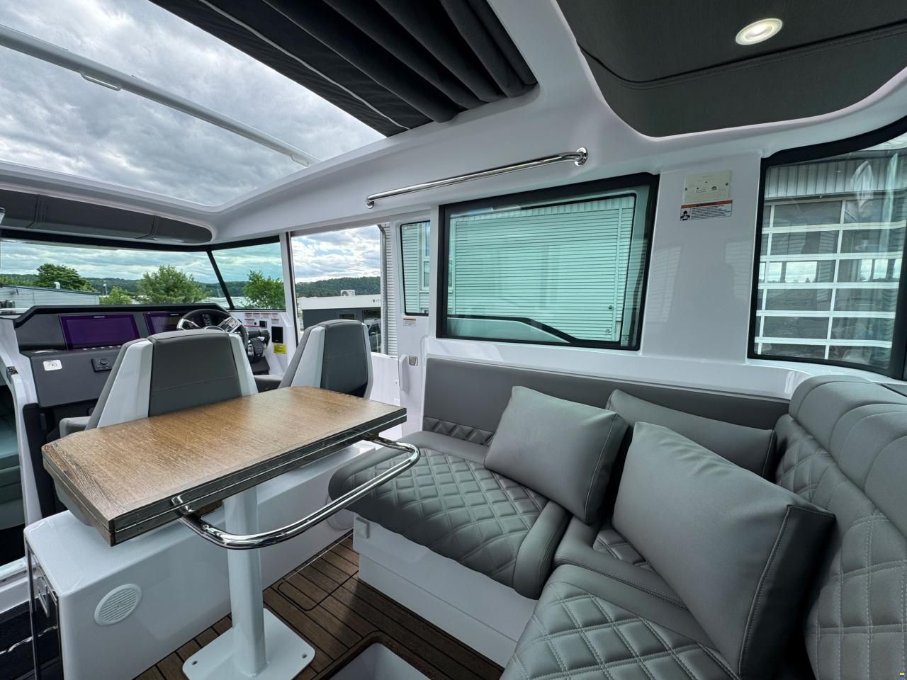 Axopar 37 Cross Cabin