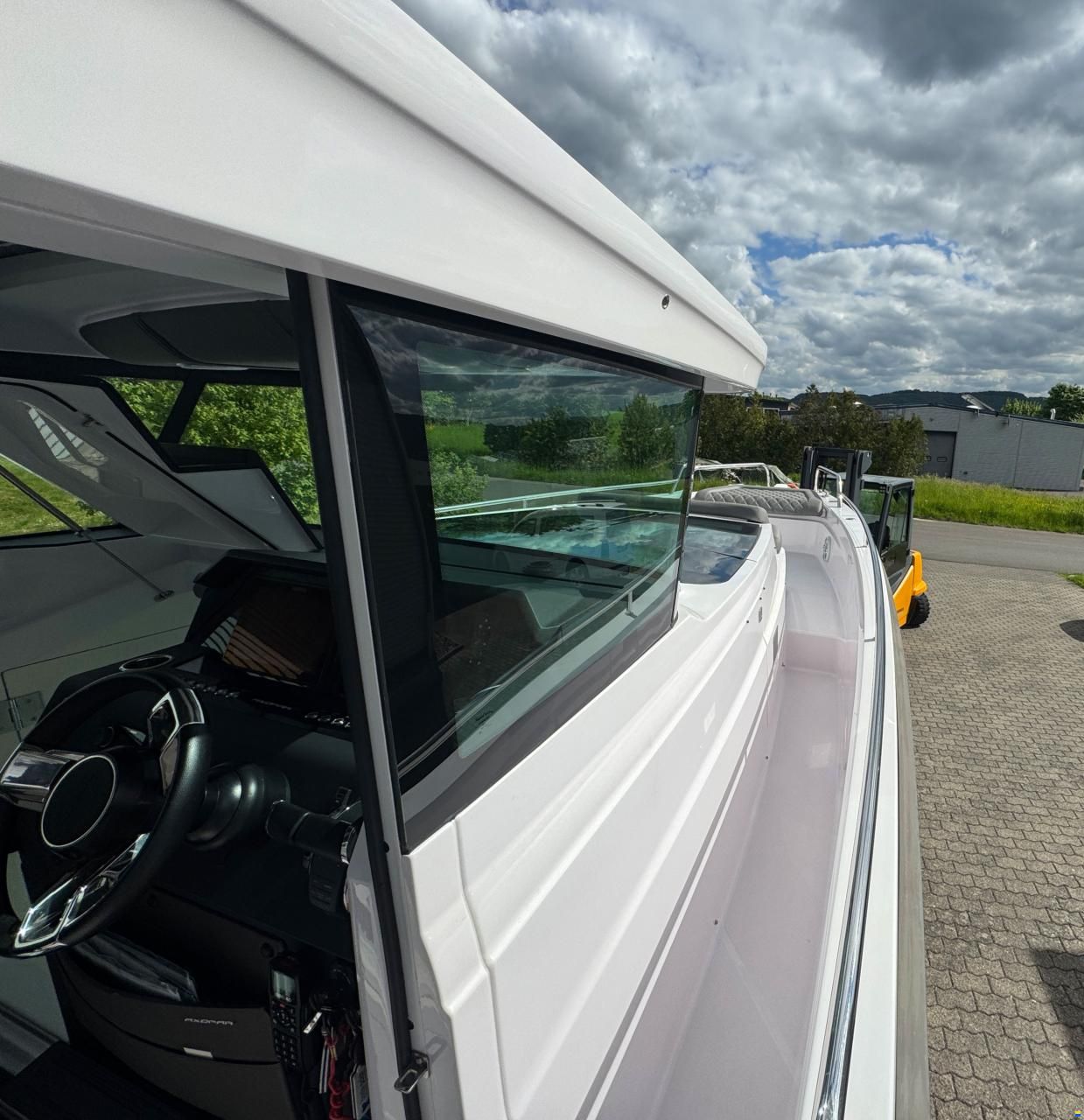 Axopar 37 Cross Cabin