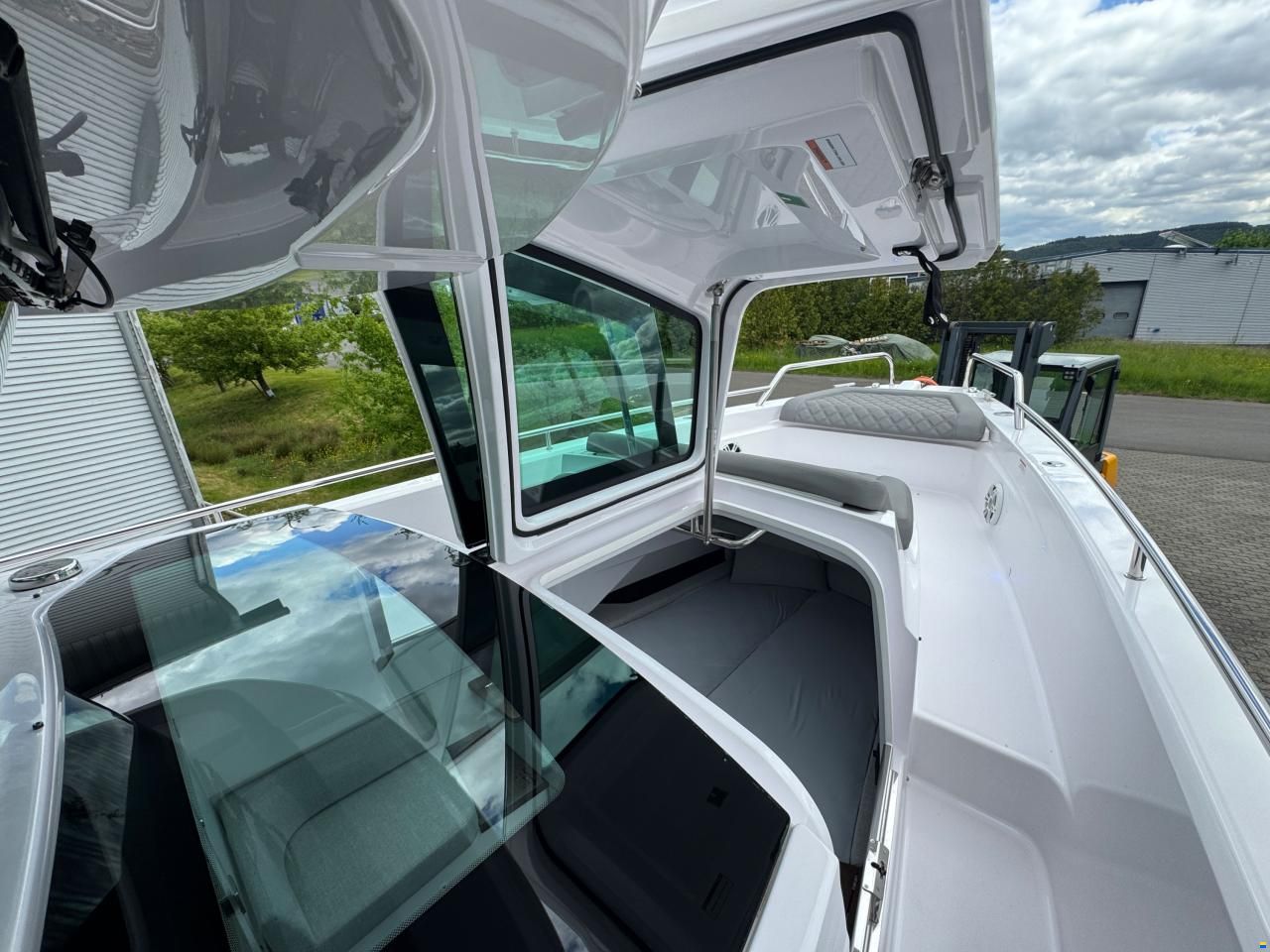 Axopar 37 Cross Cabin