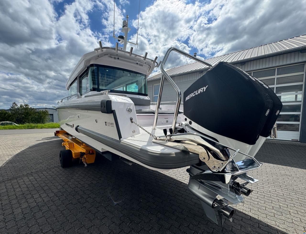 Axopar 37 Cross Cabin