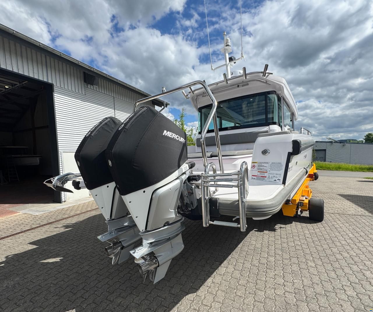 Axopar 37 Cross Cabin