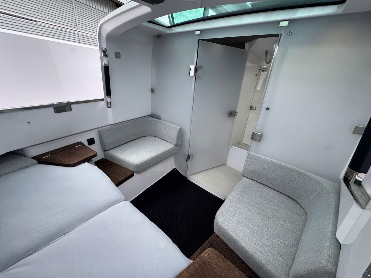 Axopar 37 Cross Cabin