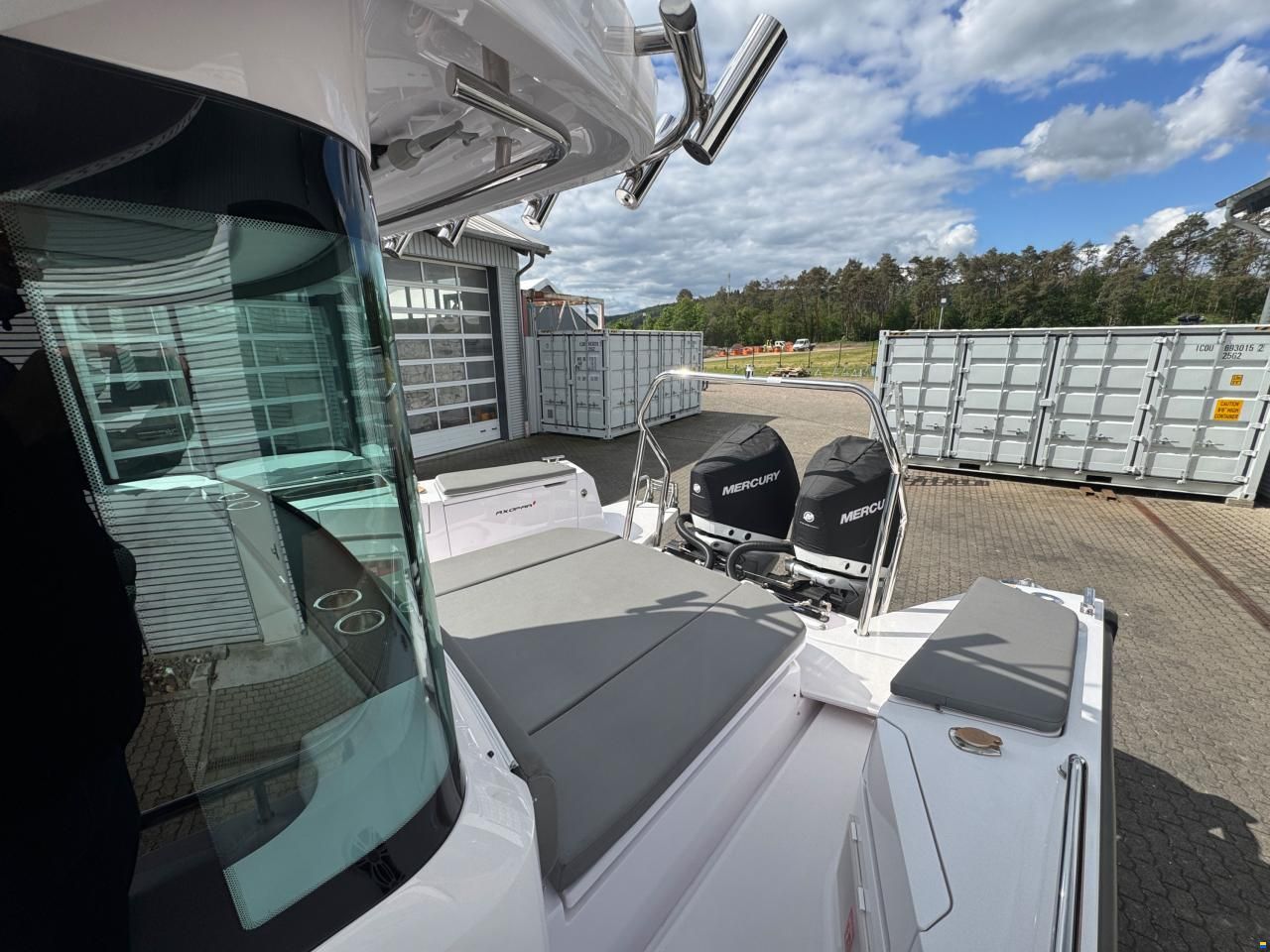 Axopar 37 Cross Cabin